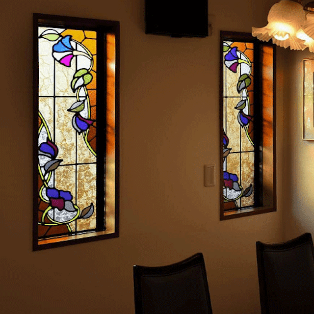 ステンドグラス「ブリリアントモーメント」シリーズの「パフューム」