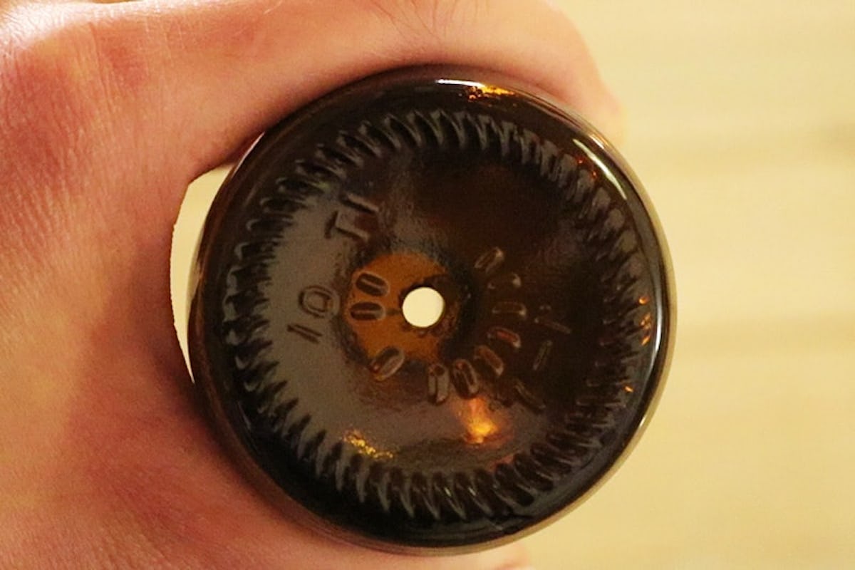 ガラス瓶 に 穴あけ はできる 実際に工具を使って穴をあけてみた オーダーガラス板 Com ガラス瓶 に 穴あけ はできる 実際に工具を使って穴をあけてみた オーダーガラス板 Com