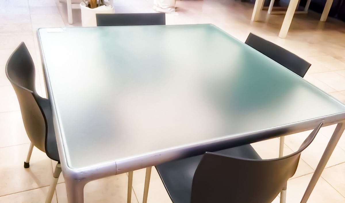 ショールームのテーブルトップにフロストガラスを設置/T様