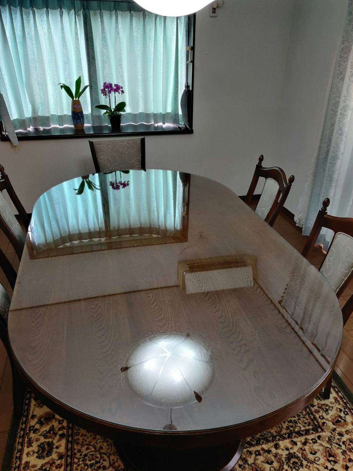 角が丸いダイニングテーブルの天板に「強化ガラス」/S様