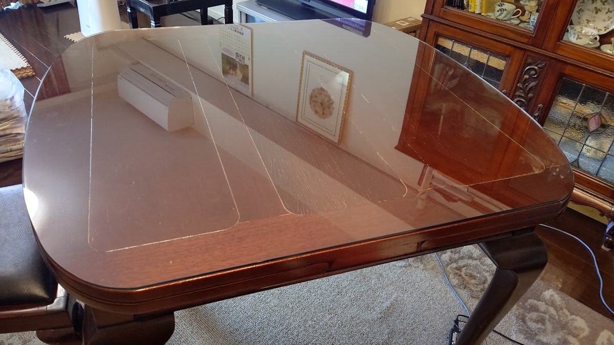 角が丸いダイニングテーブルの天板に「強化ガラス」/ M様