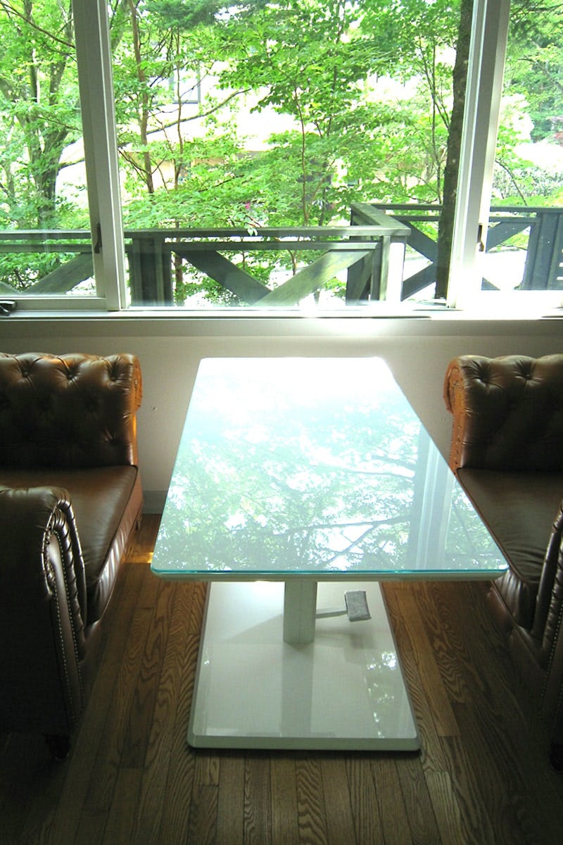 リビングテーブルの天板に「高透過強化ガラス」／M様