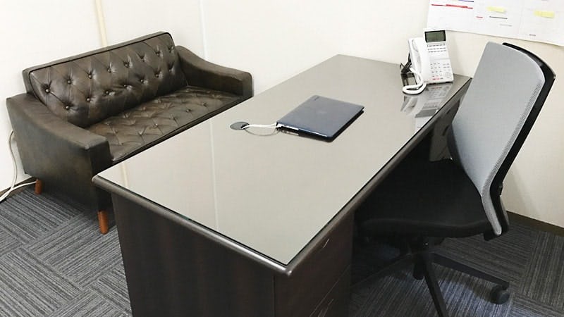 当店でオフィス・パソコンデスクの天板を注文したお客様事例-四角形・通常の高さの机/天板を平置き