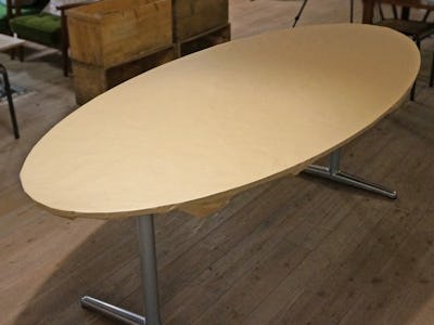 複雑な形のテーブルの型紙・採寸手順⑦ - 模造紙がピンっと張った状態にする