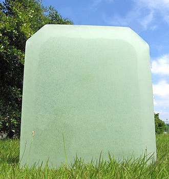 キルンワークガラスの墓石(1)