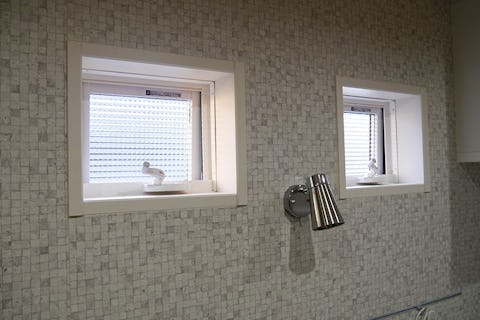 デザインガラスのペアガラス(複層ガラス) / ペア加工 - 「チェッカーガラス(リストラルM)」と「透明ガラス」の例