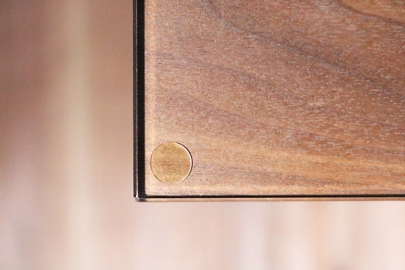 テーブルトップのガラスに「滑り止めシール」を使ったときの机の見え方 - 上から見た様子(1)