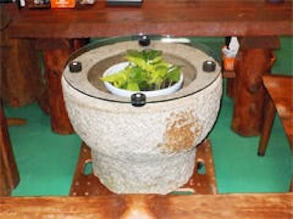 石臼のガラステーブル用のガラス天板の事例