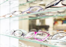 【ガラス棚の選び方】耐荷重、必要厚み/取付方法もわかる