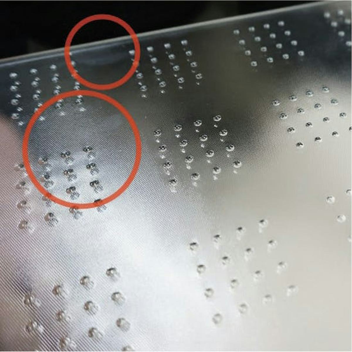 ヨーロッパデザインガラス(サンゴバン) - 「やけ」とよばれる白い汚れのようなものが付着している場合がある