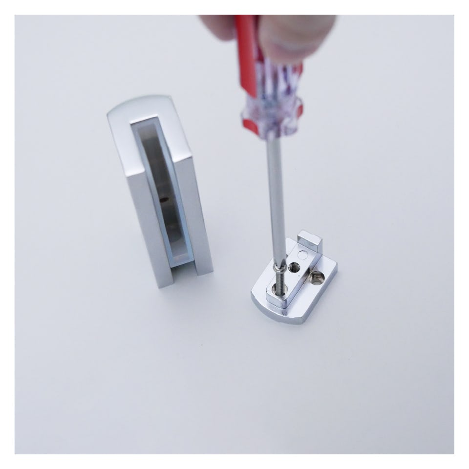 キッチン油はねガードSPⅡ(I字型連結タイプ) - 両脇の2本の柱をビスで固定/倒れにくい直接固定タイプ