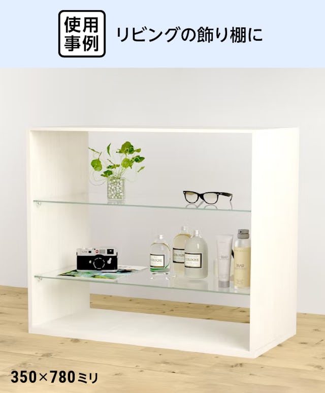 リビングの飾り棚に「透明ガラス：棚受けダボセット(木地用)」を使用した事例