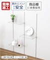 割れにくい強化ガラスを使用 した、簡単に壁付けできるガラススリット棚