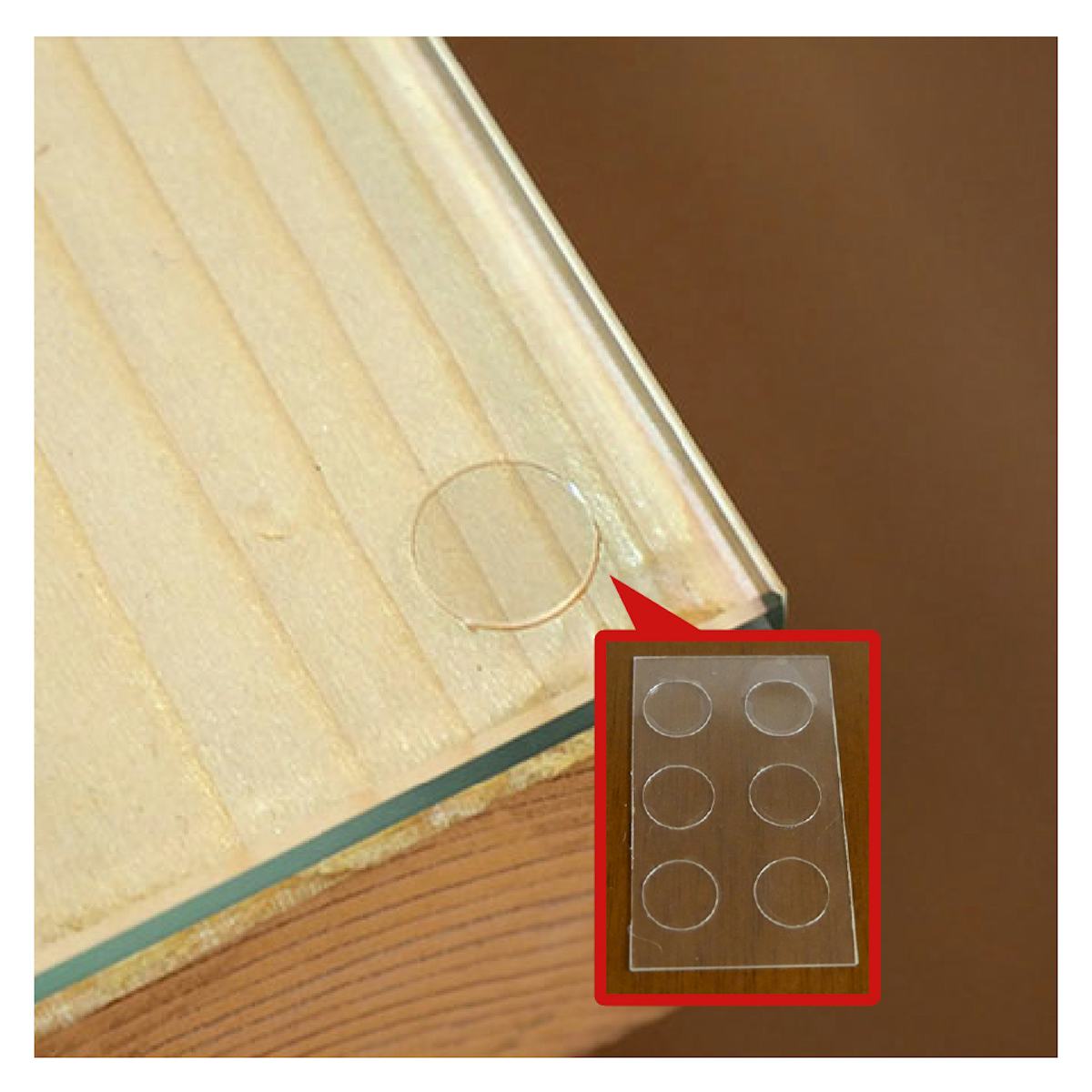 「テーブル天板用 強化ガラス(フロスト)」には滑り止めゴムが無料で付属