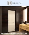 浴室強化ガラスドア　框なし - 使用事例：ホテルの浴室のドアに／デザインフィルム使用