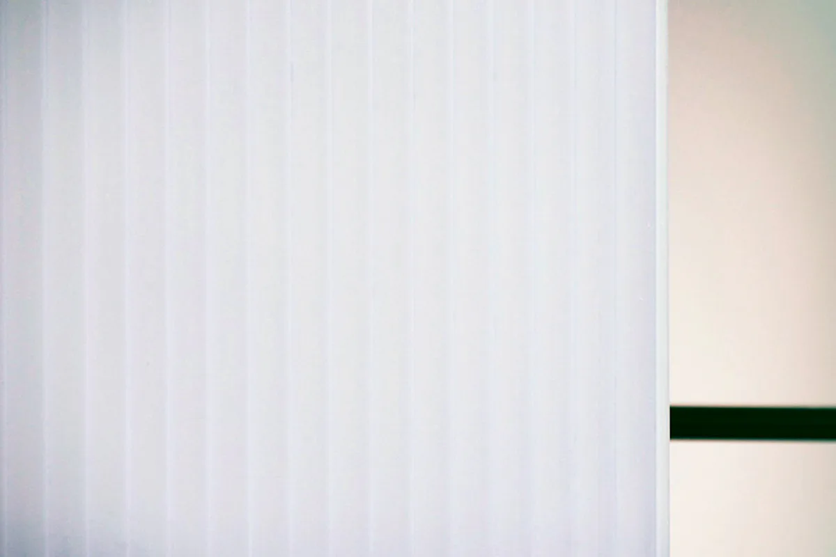 中空ポリカ ツインカーボ 乳半 10ミリ｜オーダーガラス板.com 